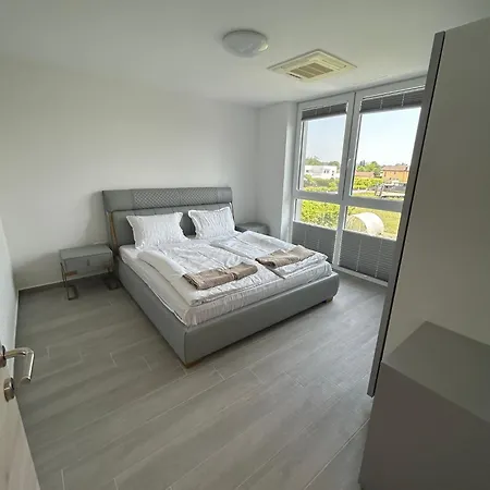 Lux * Spodnja Hajdina