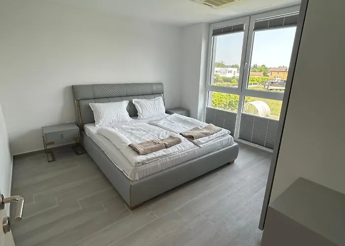 Lux * Spodnja Hajdina